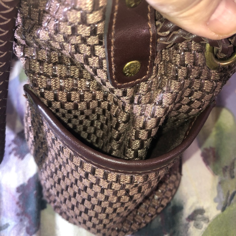 Relic Weaved Tassel Purse - Picture 13 of 15